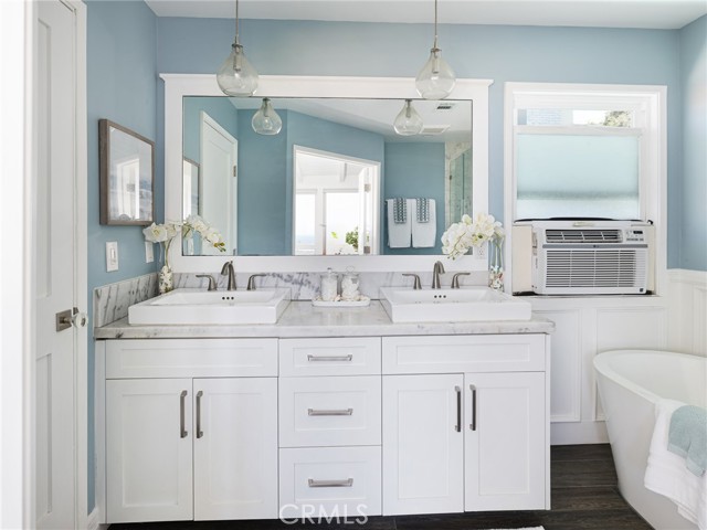 246 Via Los Miradores, Redondo Beach CA: https://media.crmls.org/medias/1b706423-2319-497a-95a4-cf099788d6af.jpg