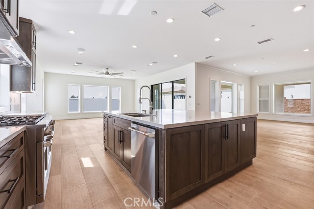 Detail Gallery Image 9 of 38 For 10542 Wood Briar Ct, Chatsworth,  CA 91311 - 5 Beds | 5/1 Baths