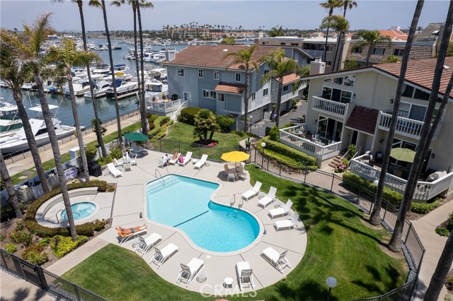 Detail Gallery Image 35 of 37 For 16276 Pacific Cir, Huntington Beach,  CA 92649 - 3 Beds | 5/1 Baths