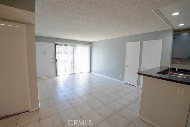 25007 Peachland Avenue, Newhall CA: https://media.crmls.org/medias/1b7206a4-16d9-4857-92e3-797df2c39792.jpg