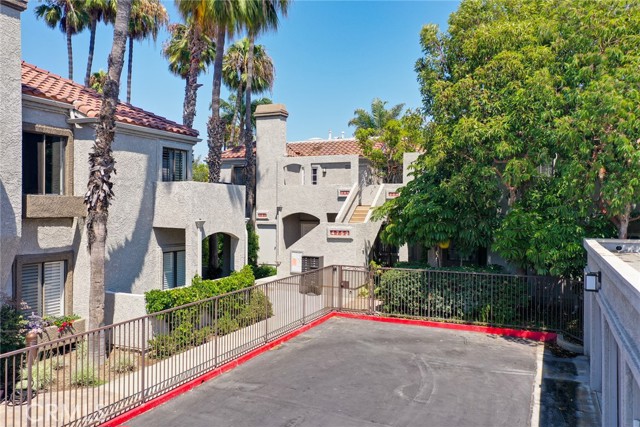 4752 Tiara Drive, Huntington Beach CA: https://media.crmls.org/medias/1b729681-852e-42ec-9e18-25f4aeb0b976.jpg