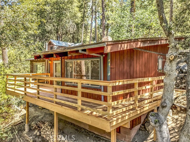 25405 Point Of Rocks Drive, Idyllwild CA: https://media.crmls.org/medias/1b72c22d-3757-4c8b-aa9a-18a5e5970861.jpg