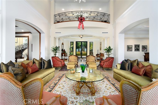 Detail Gallery Image 13 of 73 For 18933 La Montana Pl, Tarzana,  CA 91356 - 7 Beds | 6/1 Baths