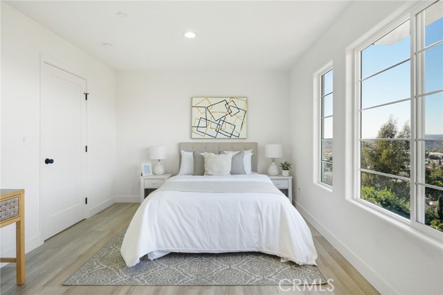 Detail Gallery Image 13 of 25 For 2401 Yorkshire Dr, Los Angeles,  CA 90065 - 3 Beds | 2/1 Baths