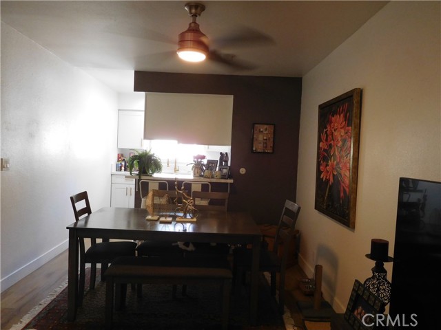 Detail Gallery Image 3 of 45 For 22030 Calvert St #3,  Woodland Hills,  CA 91367 - 2 Beds | 1 Baths