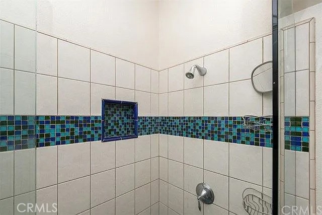 https://media.crmls.org/medias/1b750e79-7c5d-4eb0-aea7-d2e157da1f9b.jpg?preset=X-Large