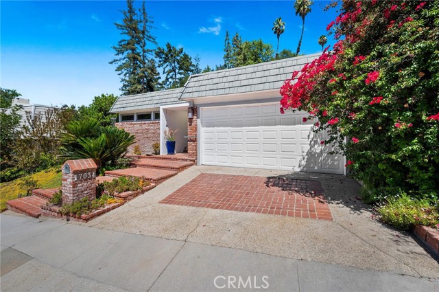 17034 Escalon Drive, Encino CA: https://media.crmls.org/medias/1b764114-9bb0-4bf3-a1ee-4d3949d3ab2e.jpg