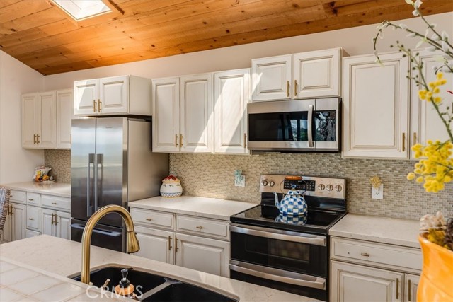 Detail Gallery Image 20 of 60 For 850 Suffolk Street, Cambria,  CA 93428 - 3 Beds | 1/1 Baths