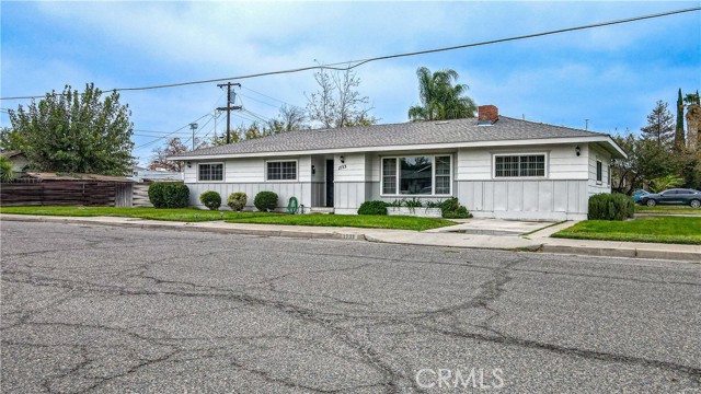 Detail Gallery Image 1 of 1 For 1733 Lynn Ave, Dos Palos,  CA 93620 - 3 Beds | 1/1 Baths