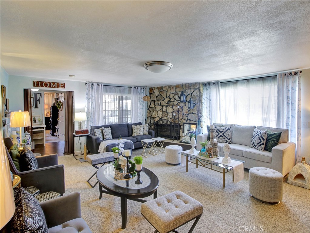 https://media.crmls.org/medias/1b78e2ae-39fc-4507-b41a-b2d723feee28.jpg?preset=X-Large