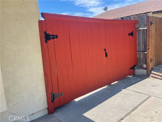 6944 Dove Street photo 2