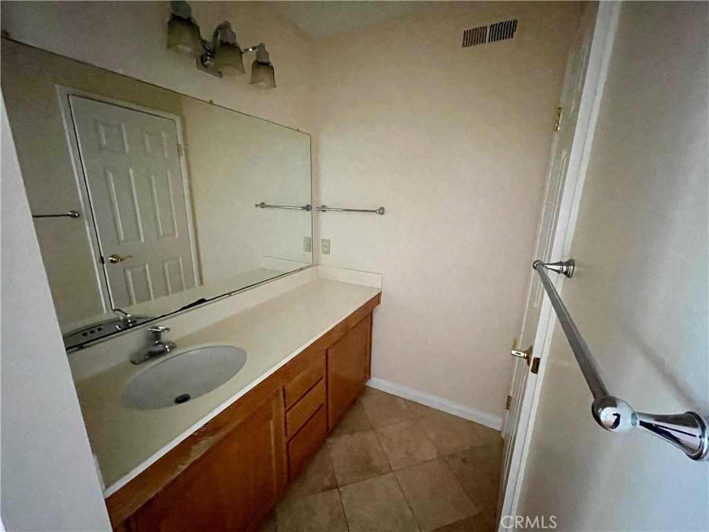 https://media.crmls.org/medias/1b78f3b6-02da-4293-ba65-12fa7b64941e.jpg?preset=X-Large