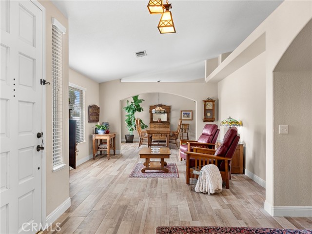 Detail Gallery Image 10 of 62 For 19544 Oneida, Apple Valley,  CA 92307 - 4 Beds | 3 Baths