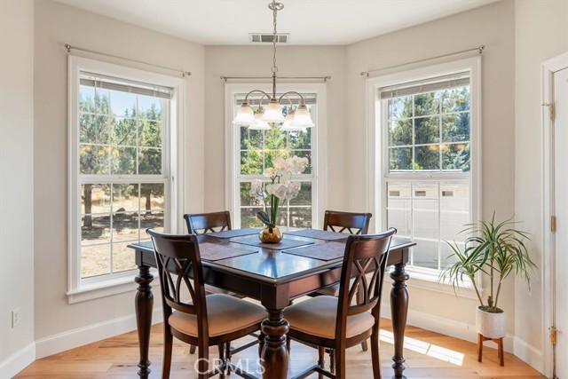 Detail Gallery Image 10 of 31 For 5541 Lake Shastina Dr, Weed,  CA 96094 - 3 Beds | 2 Baths