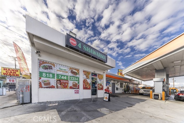 341 N Victory Boulevard, Burbank CA: https://media.crmls.org/medias/1b7a7913-b388-44c8-8fe6-bd17c854d214.jpg