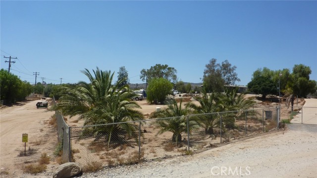 20697 Kelly Lane, Perris CA: https://media.crmls.org/medias/1b7b0b7e-5bd3-4a77-abc7-2a0e791b498f.jpg