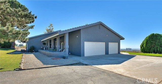 Detail Gallery Image 2 of 23 For 4101 W. Meyers Rd, San Bernardino,  CA 92407 - 4 Beds | 2/1 Baths