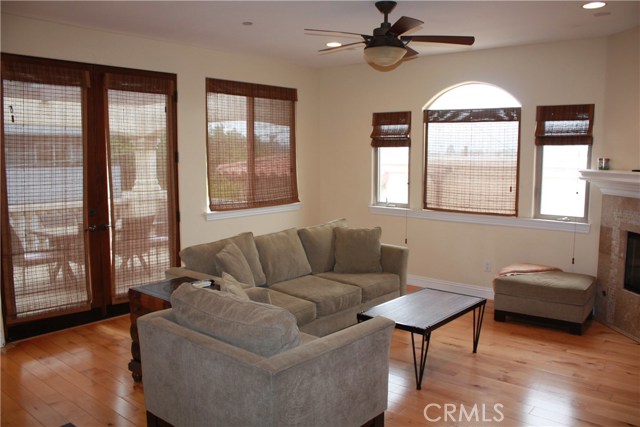 423 19th Street, Manhattan Beach CA: https://media.crmls.org/medias/1b7b7628-2a6e-4dc9-badc-a5da03995236.jpg