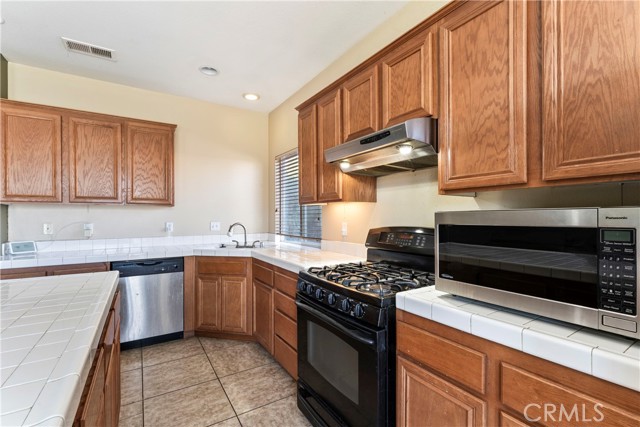Detail Gallery Image 11 of 26 For 1027 Shady Ct, San Jacinto,  CA 92582 - 4 Beds | 2 Baths