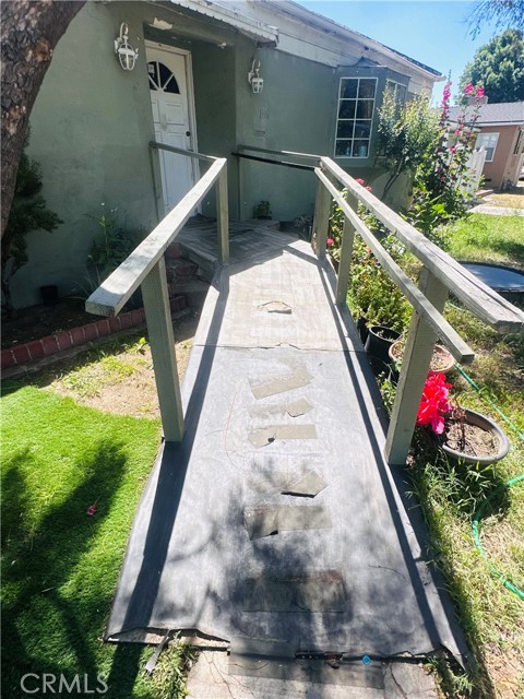 Detail Gallery Image 5 of 8 For 1196 N Hamilton Bld, Pomona,  CA 91768 - 3 Beds | 2 Baths