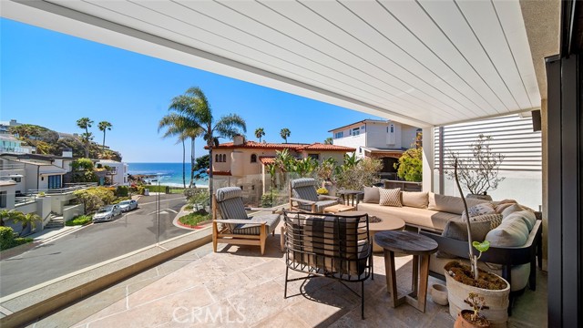 Detail Gallery Image 4 of 45 For 27 Emerald Bay, Laguna Beach,  CA 92651 - 4 Beds | 5/1 Baths