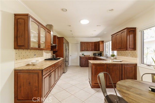 4935 Calvin Avenue, Tarzana CA: https://media.crmls.org/medias/1b7e8ec7-7d4b-4795-9179-def528795c43.jpg