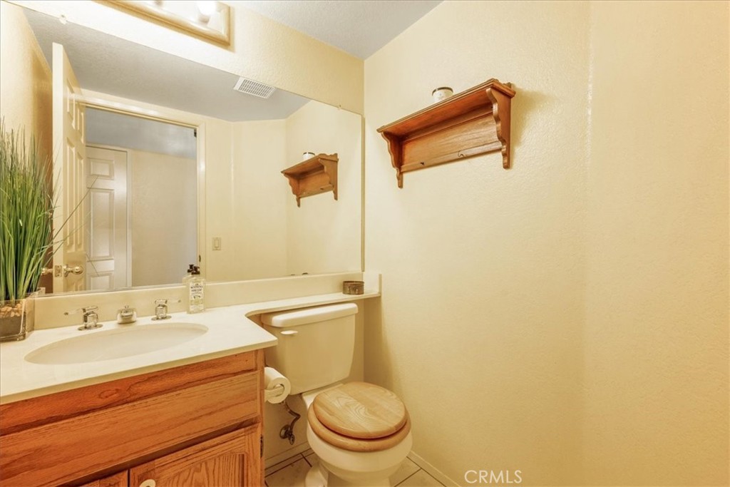 https://media.crmls.org/medias/1b7f1708-5fda-45c8-936e-58f0465354d1.jpg?preset=X-Large