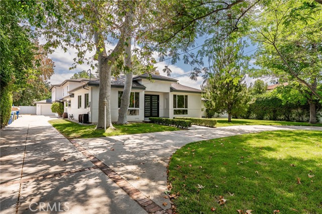 22904 Calvert Street, Woodland Hills CA: https://media.crmls.org/medias/1b7f3442-91f6-48ea-91f9-555923b9bcce.jpg