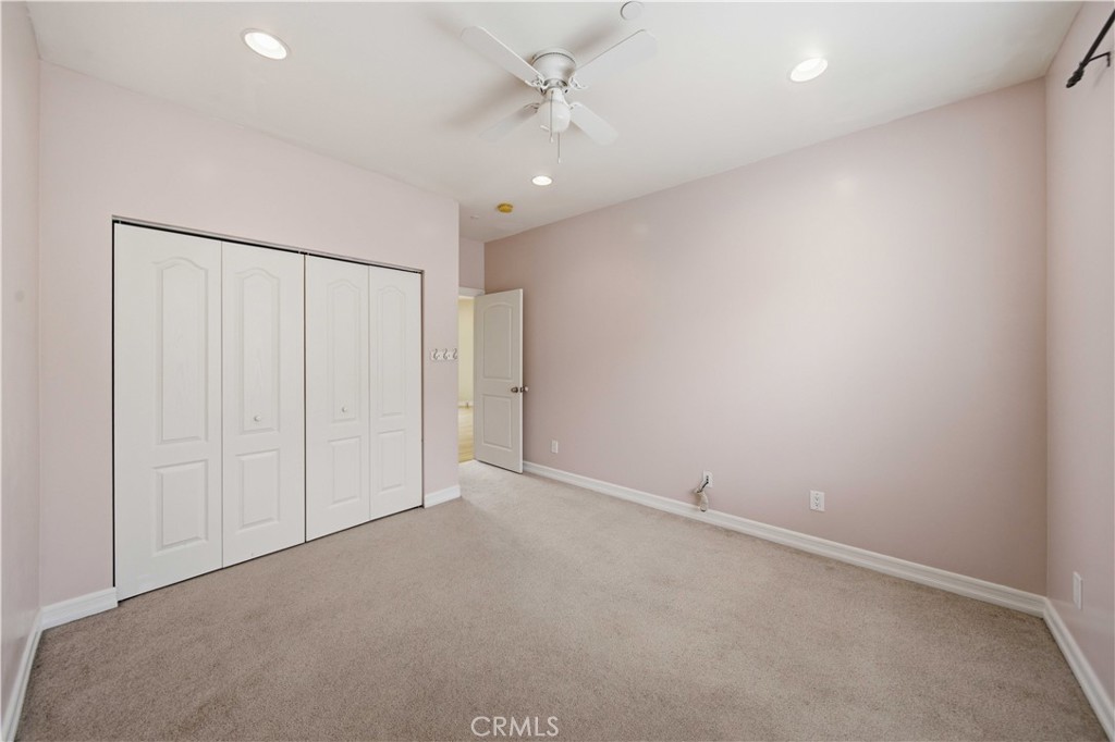 https://media.crmls.org/medias/1b7fcf08-b279-4556-887d-e8166f2e20b0.jpg?preset=X-Large