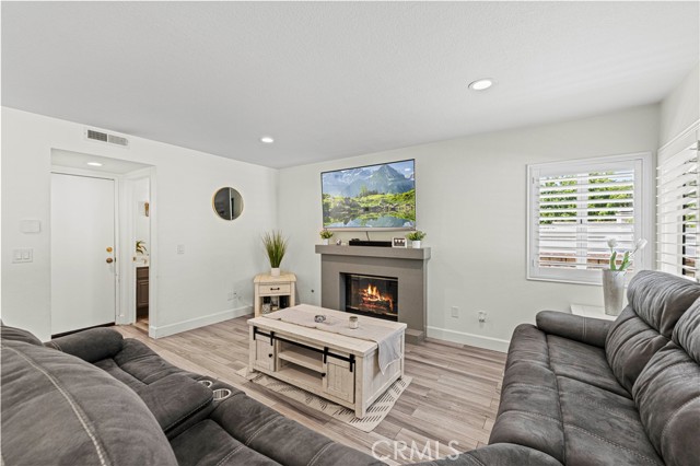 28519 Forest Meadow Place, Castaic CA: https://media.crmls.org/medias/1b8048c7-0206-4c1a-b33d-27ae07365474.jpg