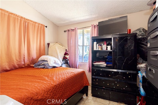 27703 Walnut Springs Avenue, Canyon Country CA: https://media.crmls.org/medias/1b806ba3-8bd4-42db-94b0-2aeb1df9519f.jpg