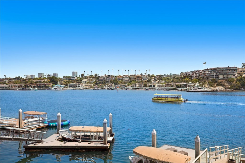 https://media.crmls.org/medias/1b80c570-be75-4d18-878a-4f98b79eeca9.jpg?preset=X-Large