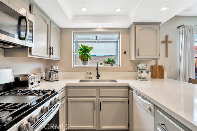 17601 Newland Street, Huntington Beach CA: https://media.crmls.org/medias/1b80e691-adfc-41e9-ad55-07574a3a7932.jpg