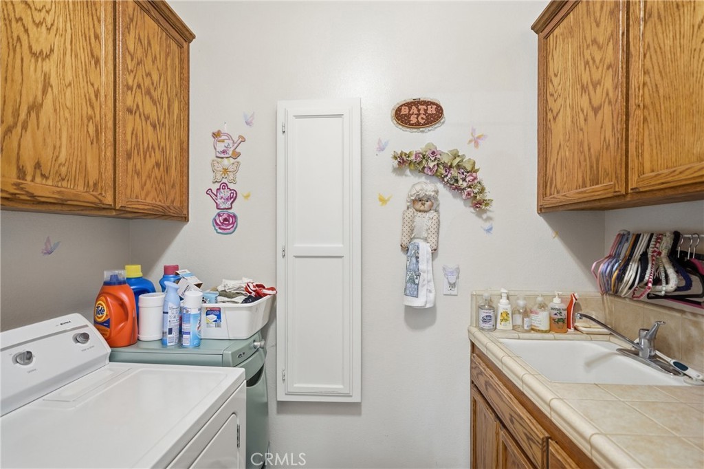 https://media.crmls.org/medias/1b82c13f-f596-487b-9050-ec7c7678d134.jpg?preset=X-Large
