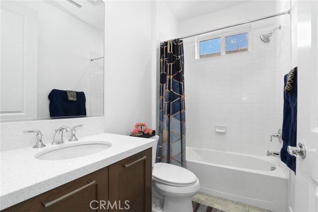 20535 W Bluebird Court, Porter Ranch CA: https://media.crmls.org/medias/1b82f608-b6d7-4e21-a217-9b66a02bd095.jpg