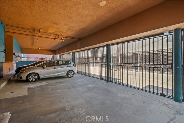 Detail Gallery Image 13 of 40 For 4015 Palmwood Dr, Los Angeles,  CA 90008 - – Beds | – Baths