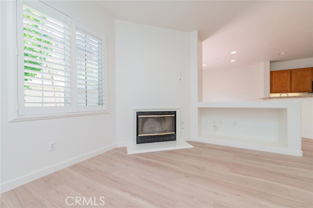 825 Yorkshire, Irvine CA: https://media.crmls.org/medias/1b837ea8-3b86-4069-8edd-94948846d7d4.jpg