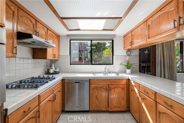 Detail Gallery Image 9 of 26 For 303 W Loraine #2,  Glendale,  CA 91202 - 3 Beds | 2/1 Baths