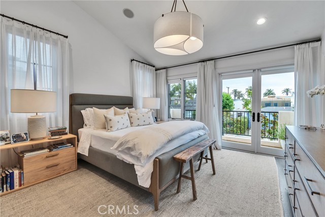 613 Larkspur Avenue, Corona del Mar CA: https://media.crmls.org/medias/1b846f2c-4971-47c4-9c58-83a63c959489.jpg