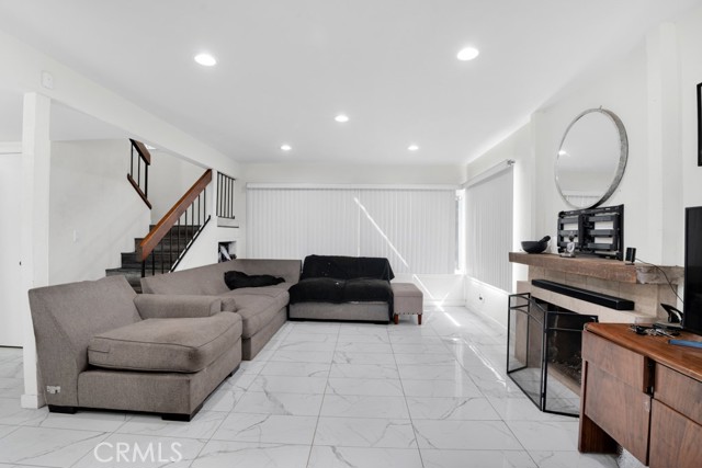 2491 Castlemont Court North photo 6