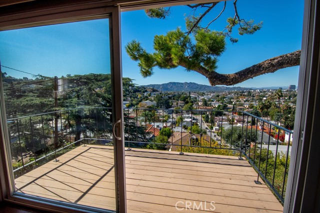 934 Highline Rd, Glendale CA: https://media.crmls.org/medias/1b859c8a-0100-413b-801e-83c641625281.jpg