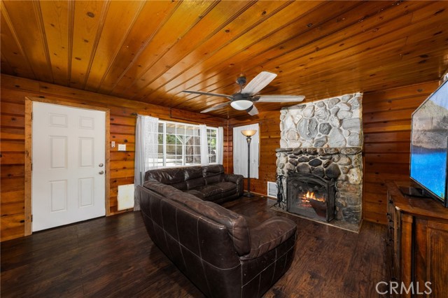 Detail Gallery Image 5 of 50 For 320 Skyview Ln, Crestline,  CA 92322 - 4 Beds | 2 Baths