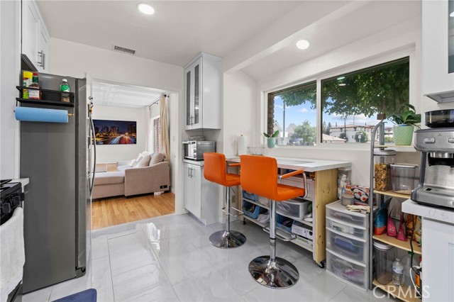 Detail Gallery Image 10 of 21 For 175 N San Gabriel Ave, Azusa,  CA 91702 - 2 Beds | 1 Baths