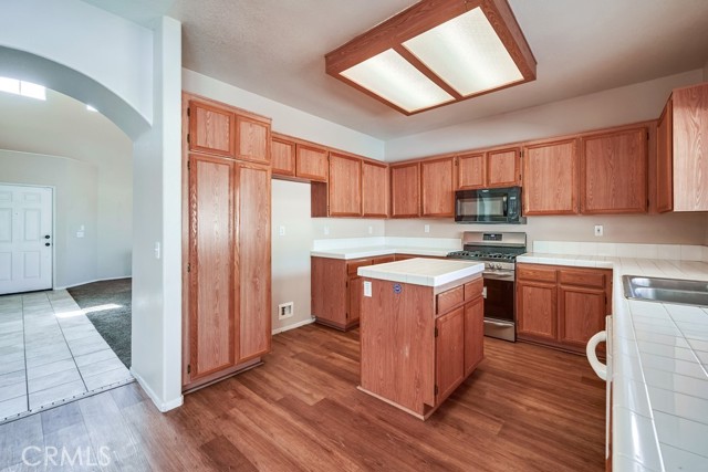 Detail Gallery Image 12 of 41 For 7358 Autumn Chase Dr, Highland,  CA 92346 - 4 Beds | 3/1 Baths