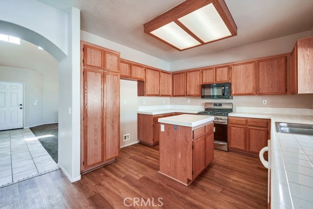 Detail Gallery Image 12 of 41 For 7358 Autumn Chase Dr, Highland,  CA 92346 - 4 Beds | 3/1 Baths