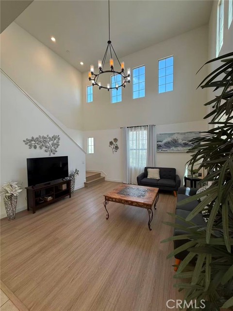 Detail Gallery Image 3 of 16 For 200 Augustine, Irvine,  CA 92618 - 4 Beds | 3/1 Baths