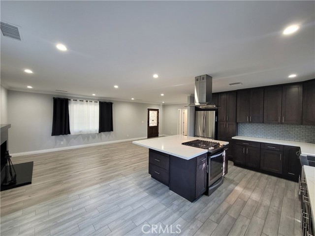 Detail Gallery Image 3 of 40 For 5939 Vanalden Ave, Tarzana,  CA 91356 - 3 Beds | 2 Baths