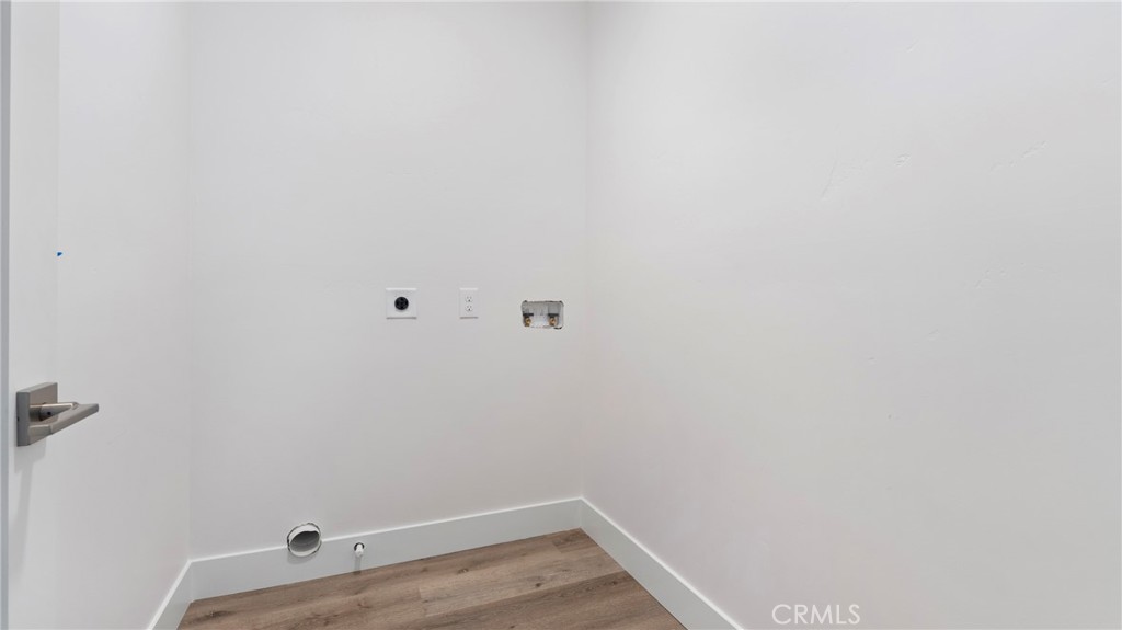 https://media.crmls.org/medias/1b878f07-ed29-4d24-b691-62d96f653797.jpg?preset=X-Large