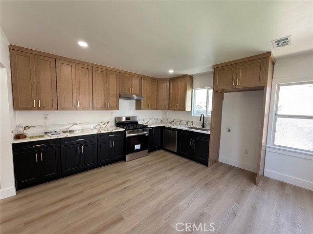 8711 S Denker Avenue, Los Angeles CA: https://media.crmls.org/medias/1b87f765-156f-43ce-8473-62fa30c80cbd.jpg