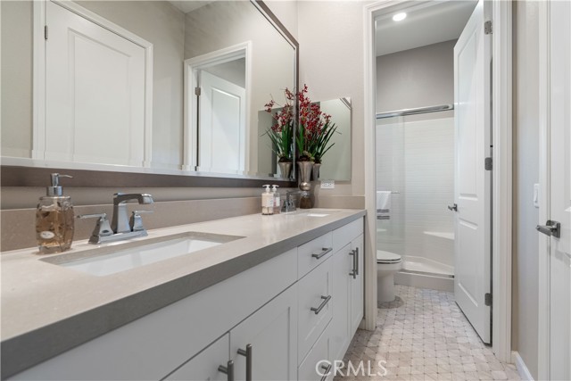 Detail Gallery Image 20 of 66 For 18619 Cedar Crest Dr, Canyon Country,  CA 91387 - 3 Beds | 2/1 Baths